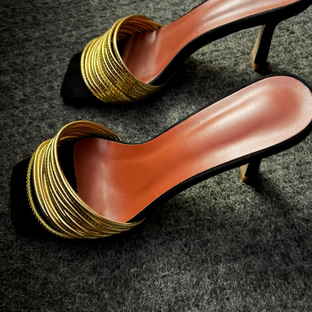 Heels - Picture 2 of 5